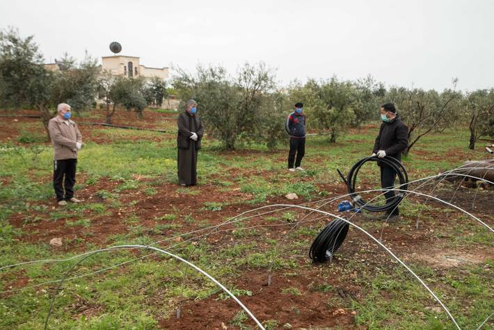 In Siria la FAO continua a sostenere gli agricoltori nella costruzione di vivai per ortaggi - Photo: ©FAO/Sheam Kaheel