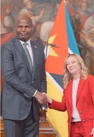 Meloni con presidente Chapo - foto: PCM