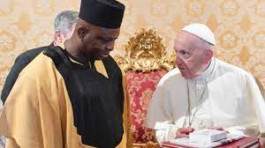 Papa Francesco con l'amb. Régis Kévin Bakyono