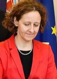 Ministro Nina Obuljen Korzjnek