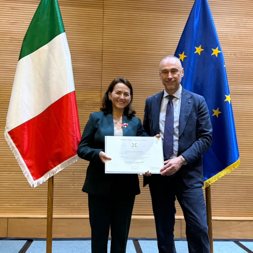 Amb. Giovanni Davoli con Brenda Ratti - foto: Ambasciata