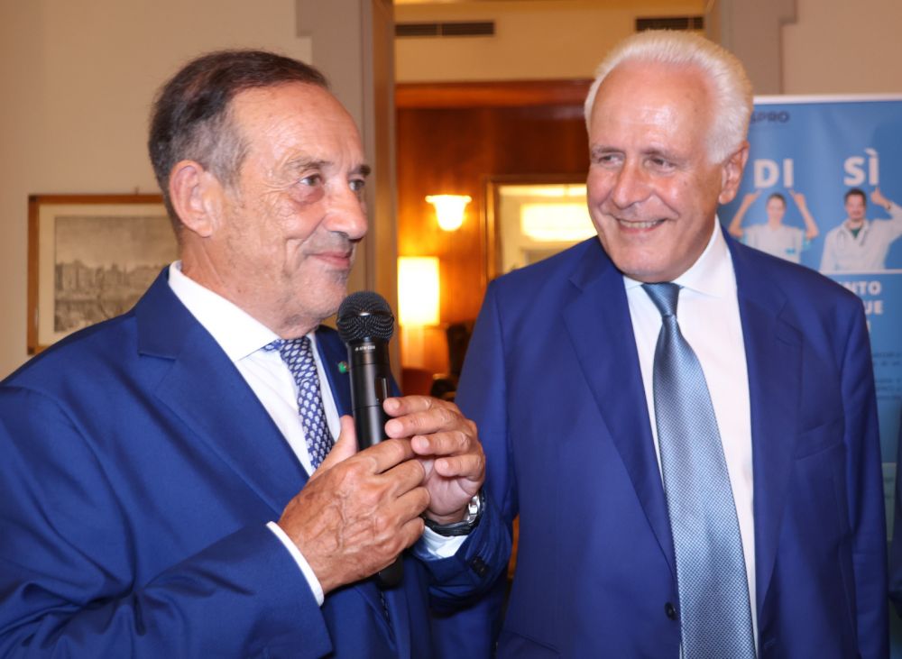 Il decano Fabio Fanfani e il governatore Eugenio Giani - Foto: Corpo Consolare Firenze