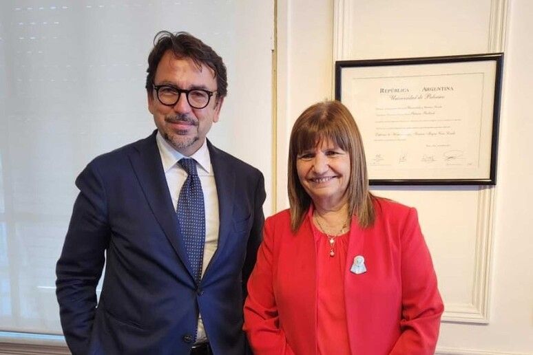 L'amb. Fabrizio Lucentini con ministro Sicurezza dell'Argentina, Patricia Bullrich