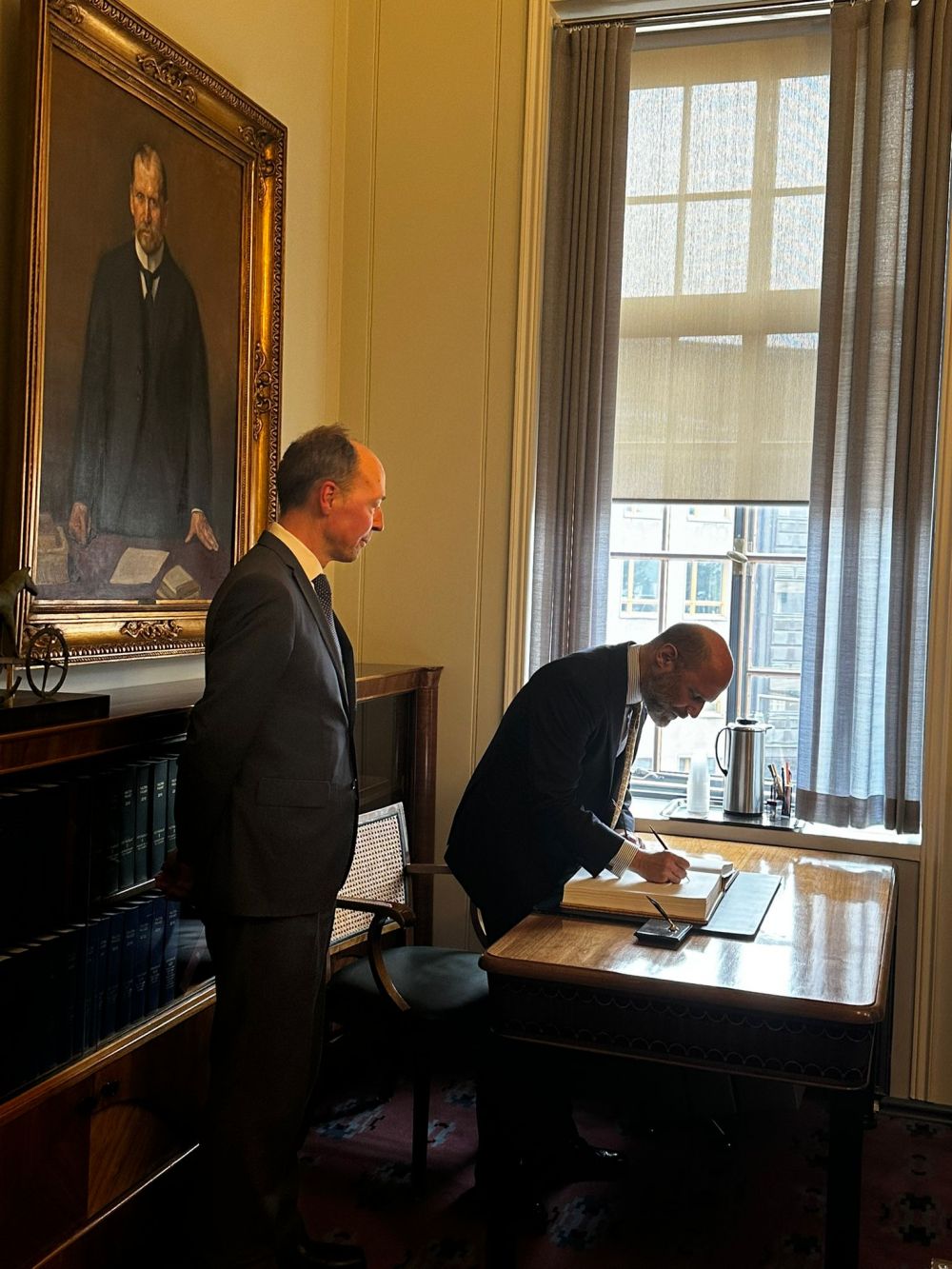 Amb. Todaro Marescotti ricevuto dal presidente del Parlamento finlandese, Halla-aho- foto: Ambasciata