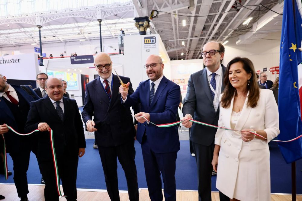 UK: presidente Fontana inaugura stand Italia a London Book Fair