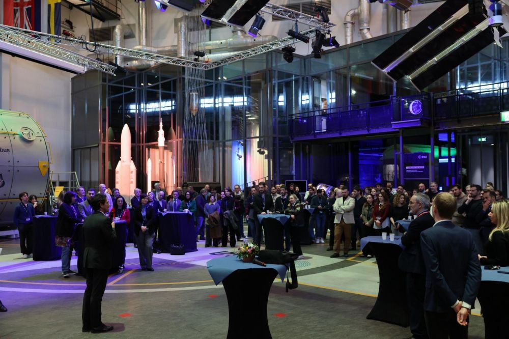 Amb. Massari in visita al Centro ESA&ndash;ESTEC - foto: Ambasciata