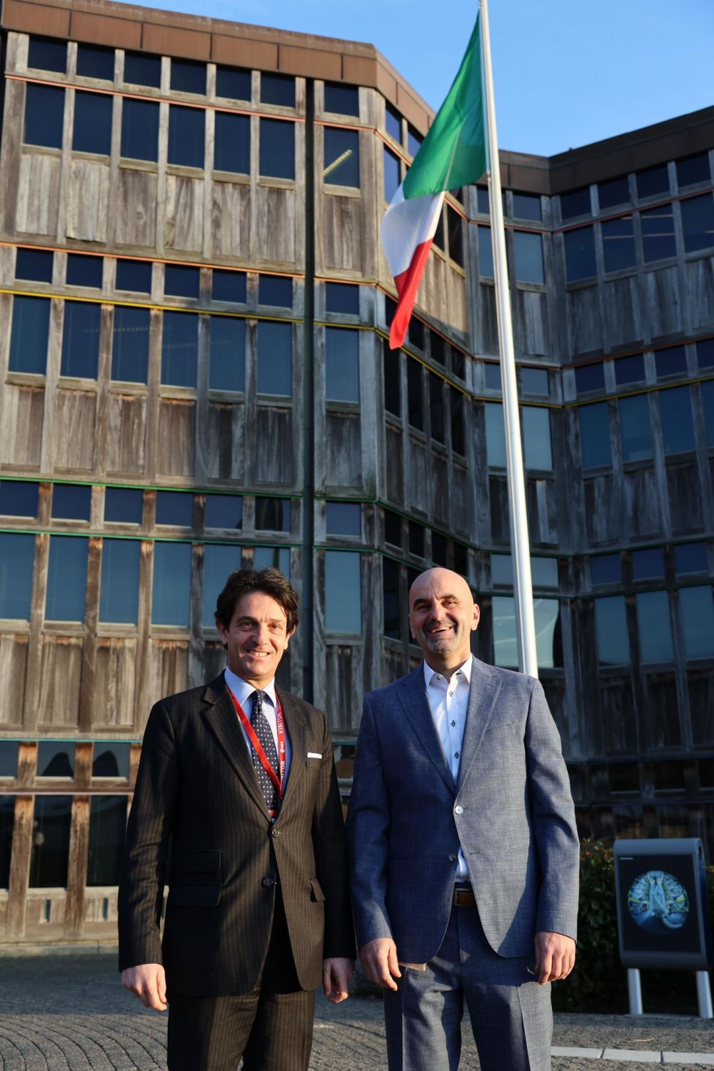 Amb. Massari in visita al Centro ESA&ndash;ESTEC - foto: Ambasciata