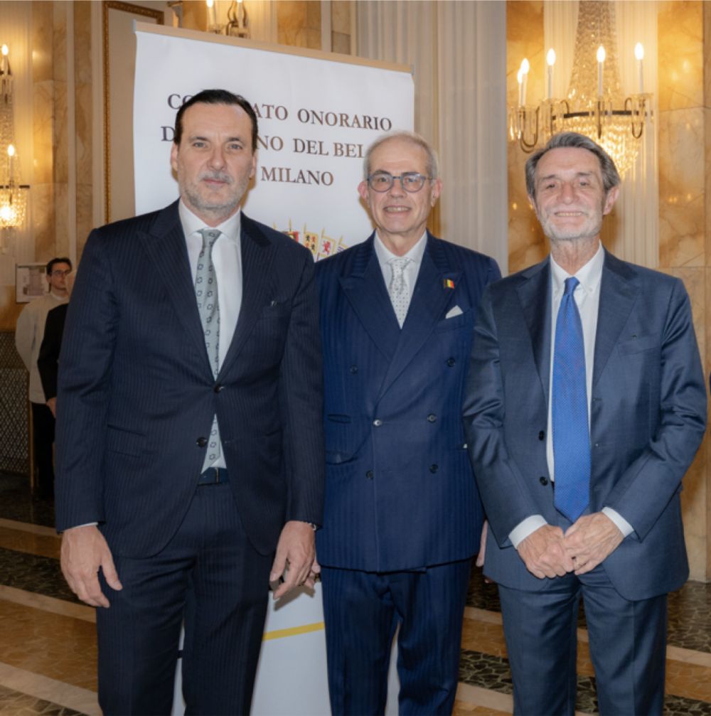 da dx: Presidente Regione Lombardia, Attilio Fontana; nuovo console onorario Giorgio Maria Zamperetti; amb. Andy Detaille - foto: Consolato