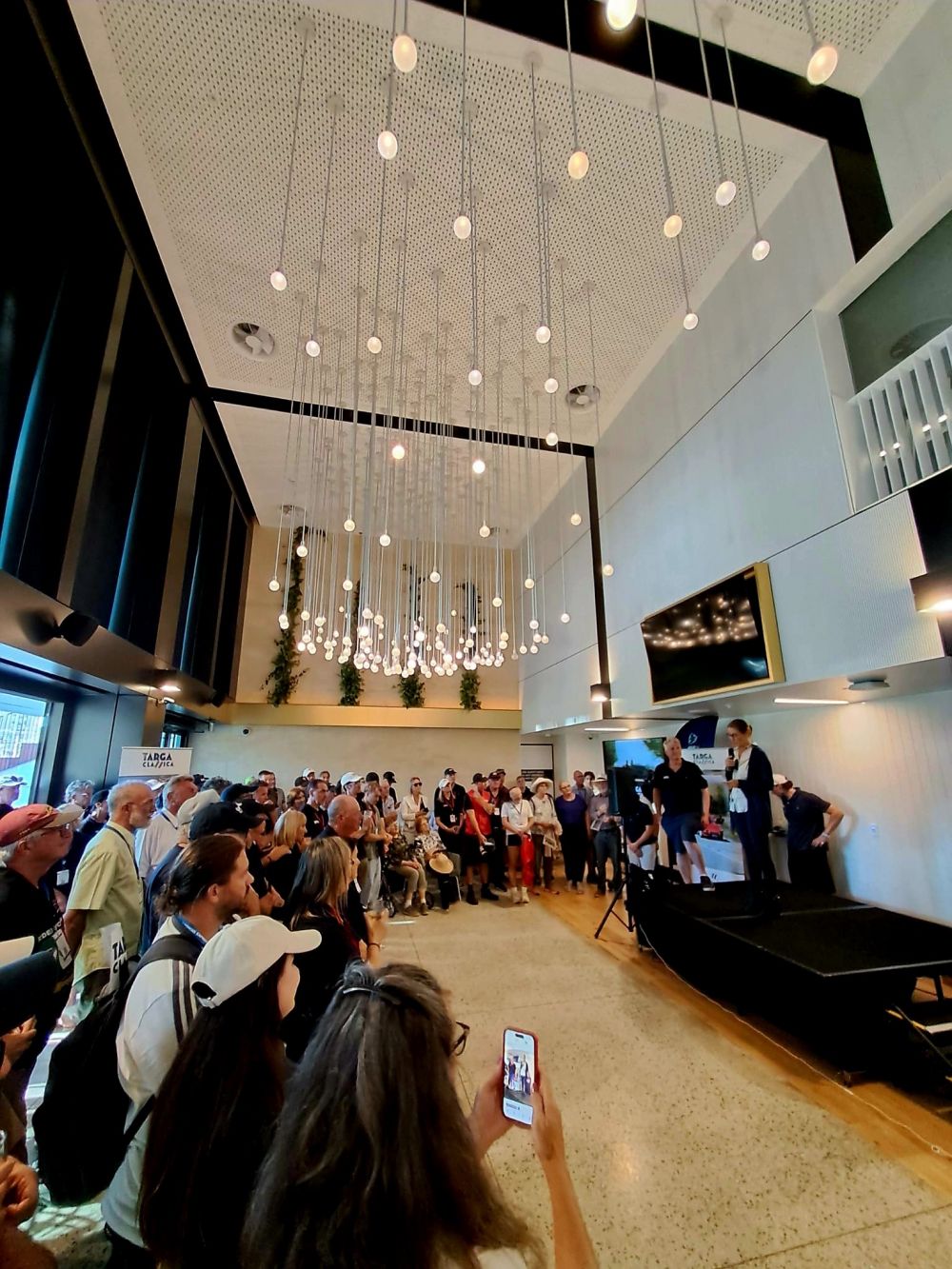 Australia: console Mauri premia vincitori competizione 9&ordf; "Targa classica"