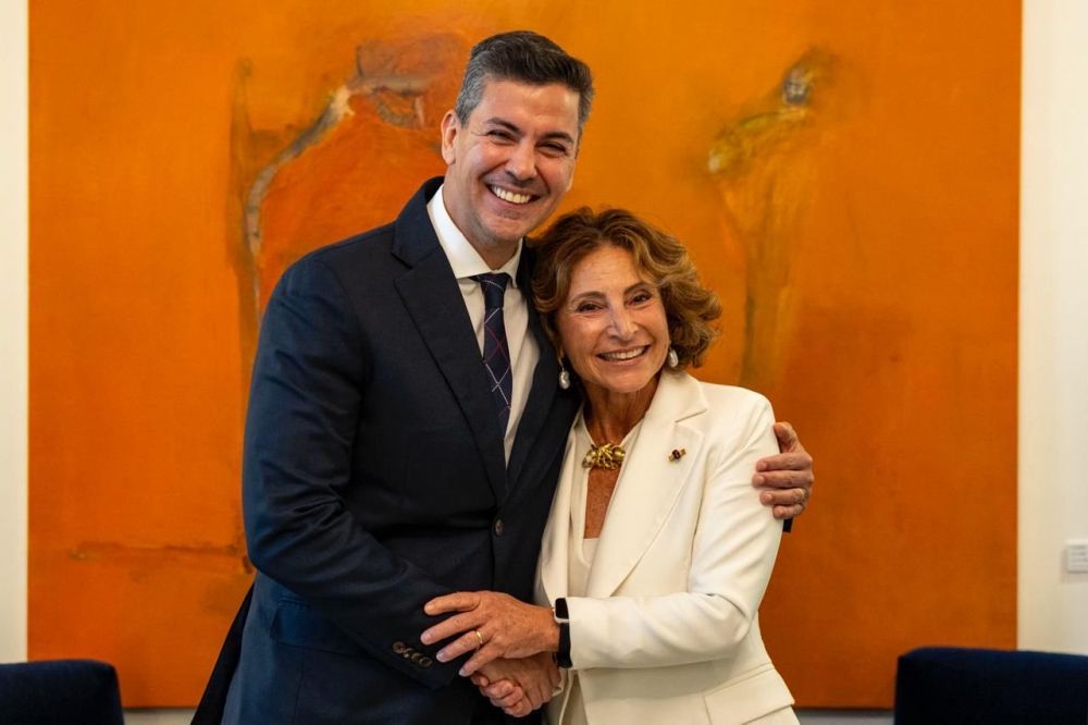 Santiago Peña Palacios con Antonella Cavallari - foto: IILA