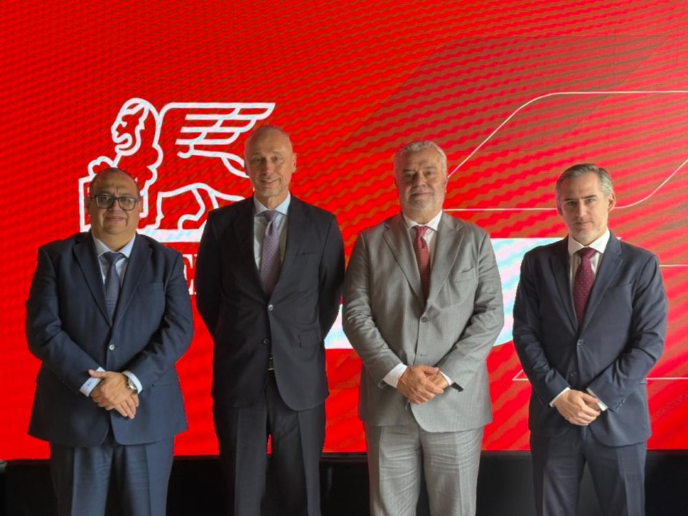 L'amb. Davoli celebra 85 anni di Generali in Ecuador - foto: Ambasciata