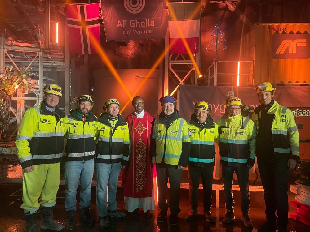 Amb. Nicoletti celebra Santa Barbara nel cantiere sotterraneo Ghella - foto: Ambasciata