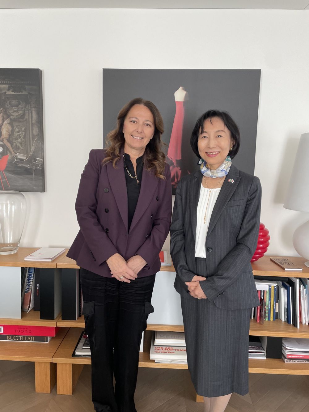 Amb. Hikariko Ono con Stefania Lazzaroni, direttore generale della Fondazione Altagamma