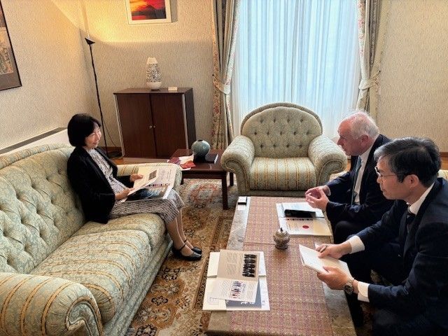 Amb. Ono Hikariko con Pavel Kabat della Human Frontier Science Program Organization HFSPO - foto: Ambasciata