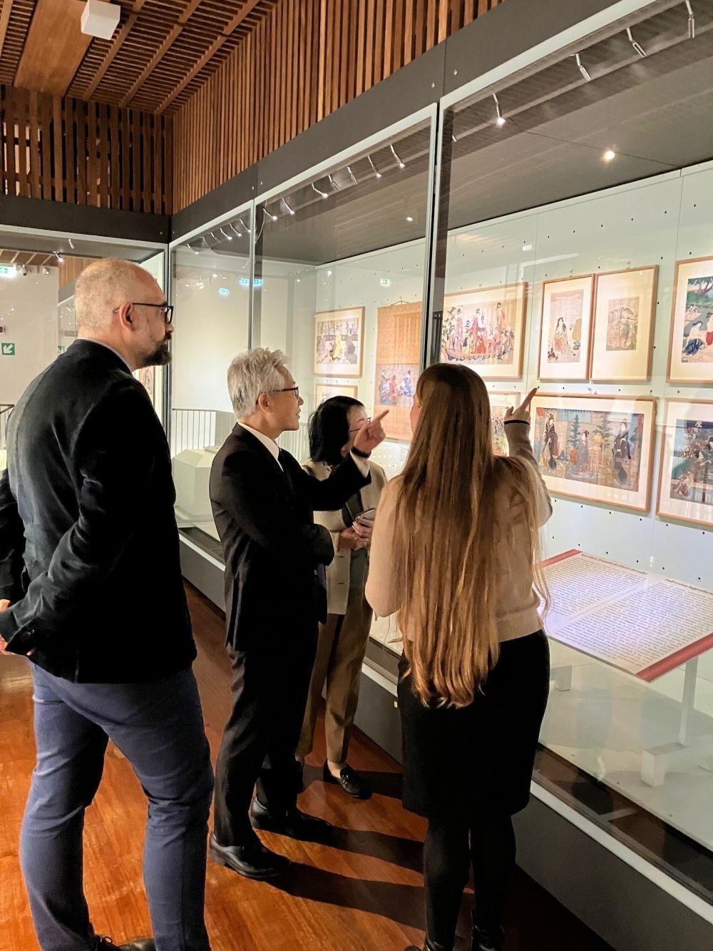 Amb. Sùzuki in visita a Genova - foto: Ambasciata del Giappone