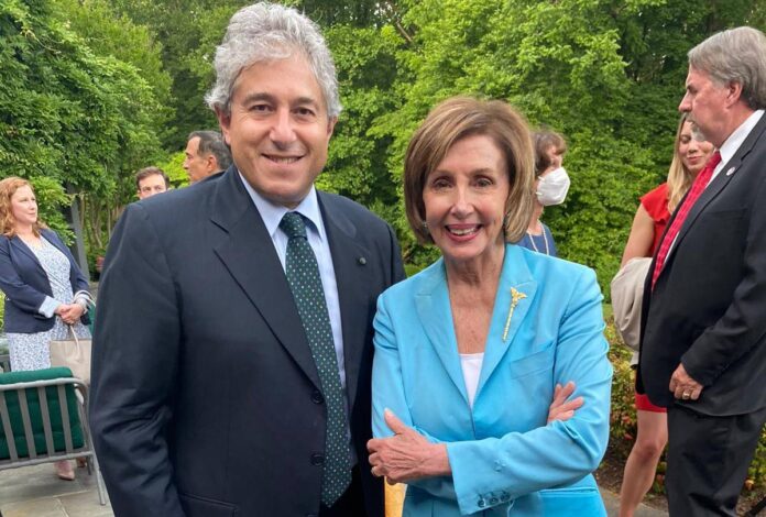 Sen. Nancy Pelosi, speaker della Camera dei Rappresentanti con il prof. Antonio Giordano