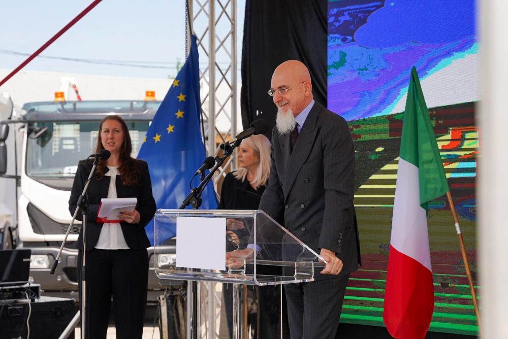 Serbia: amb. Gori a consegna veicoli gestione rifiuti Protocollo Antonione - foto: Ambasciata