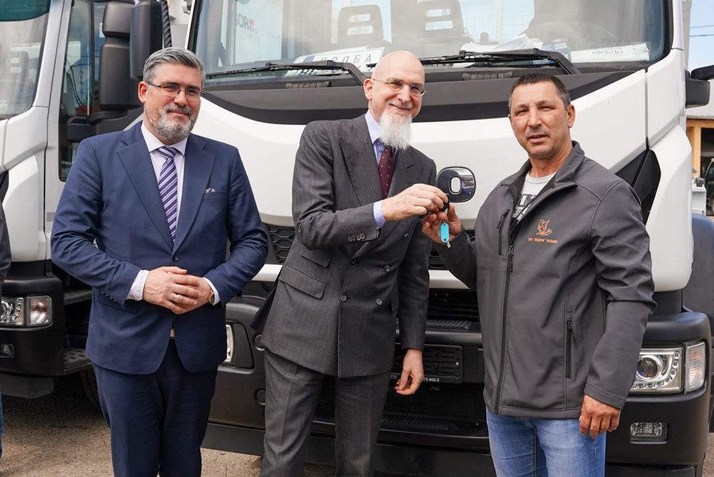 Serbia: amb. Gori a consegna veicoli gestione rifiuti Protocollo Antonione - foto: Ambasciata