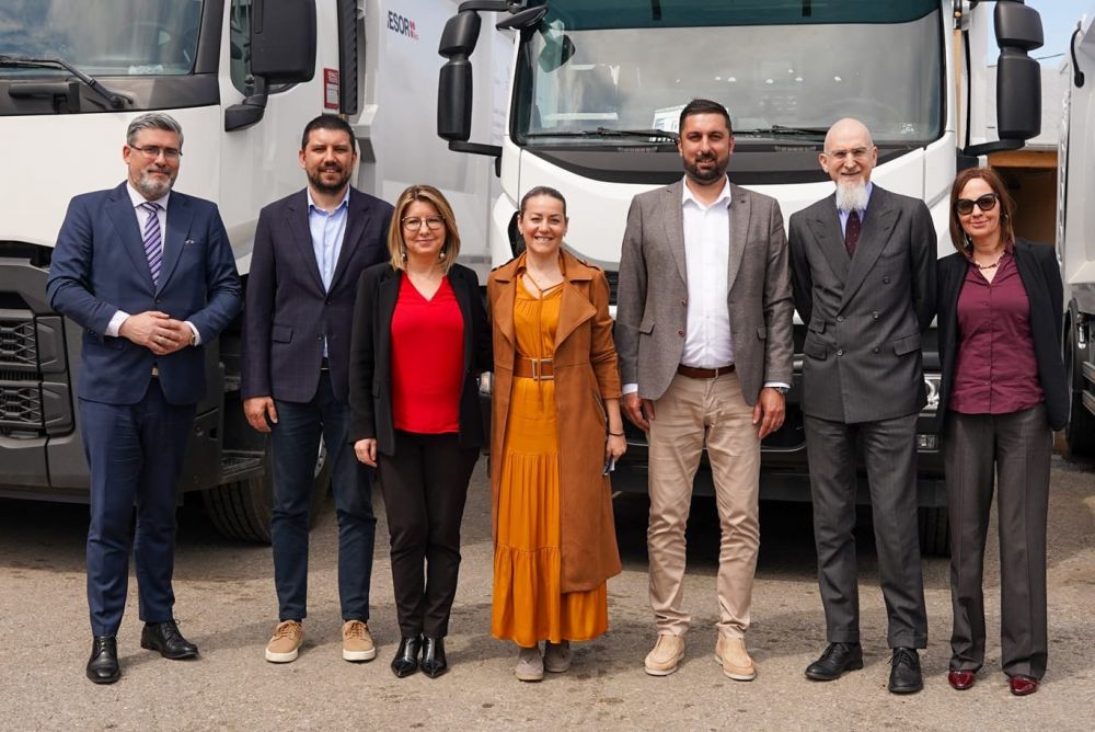 Serbia: amb. Gori a consegna veicoli gestione rifiuti Protocollo Antonione - foto: Ambasciata