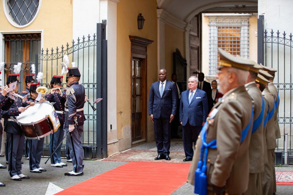 Il Gran Maestro con il presidente del Gabon - foto: Ufficio Stampa SMOM