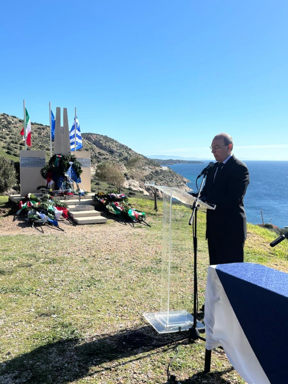 Amb. Cuculi commemora vittime naufragio dell&rsquo;"Oria" a Patroklos - foto: Ambasciata