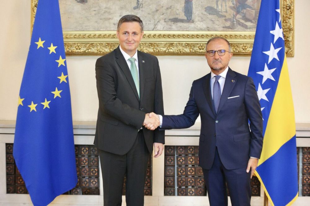 Da sx: il presidente della Repubblica Denis Becirovic con l'amb. Luigi Soreca