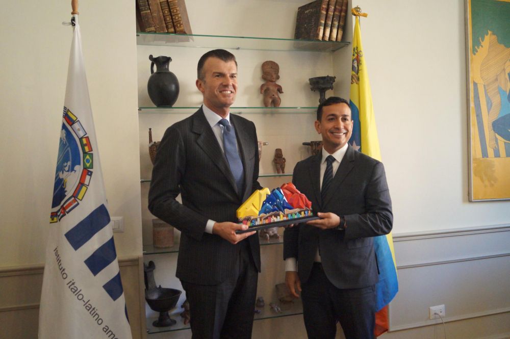 Segretario Generale Silli con M&aacute;rquez, ministro Commercio Venezuela - foto: IILA