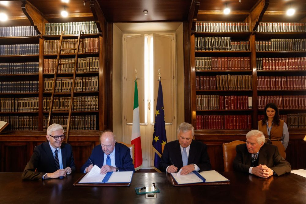 Ministro Tajani firma la Convenzione tra MAECI e Istituto Treccani - foto: Farnesina