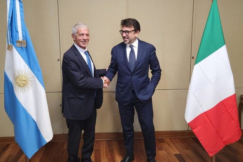 L'amb. Fabrizio Lucentini con il ministro della Giustizia dell'Argentina, Mariano Cuneo Libarona