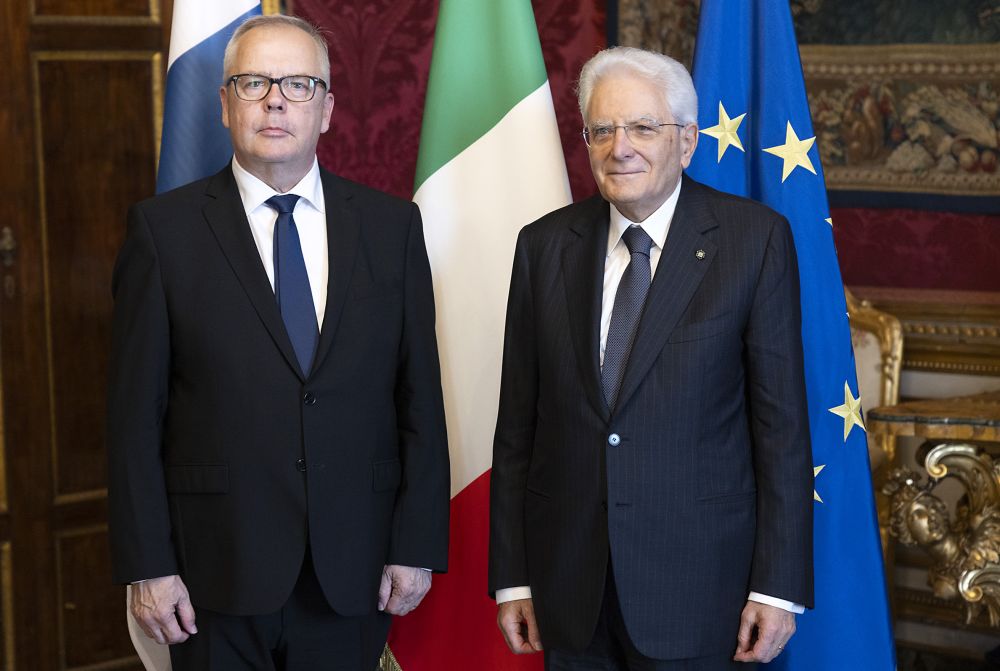 Il presidente Sergio Mattarella con l'amb. di Finlandia, Matti Lassila