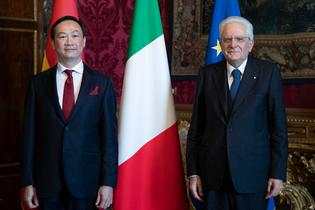 Il presidente Mattarella con Duong Hai Hung, nuovo ambasciatore della Repubblica Socialista del Vietnam