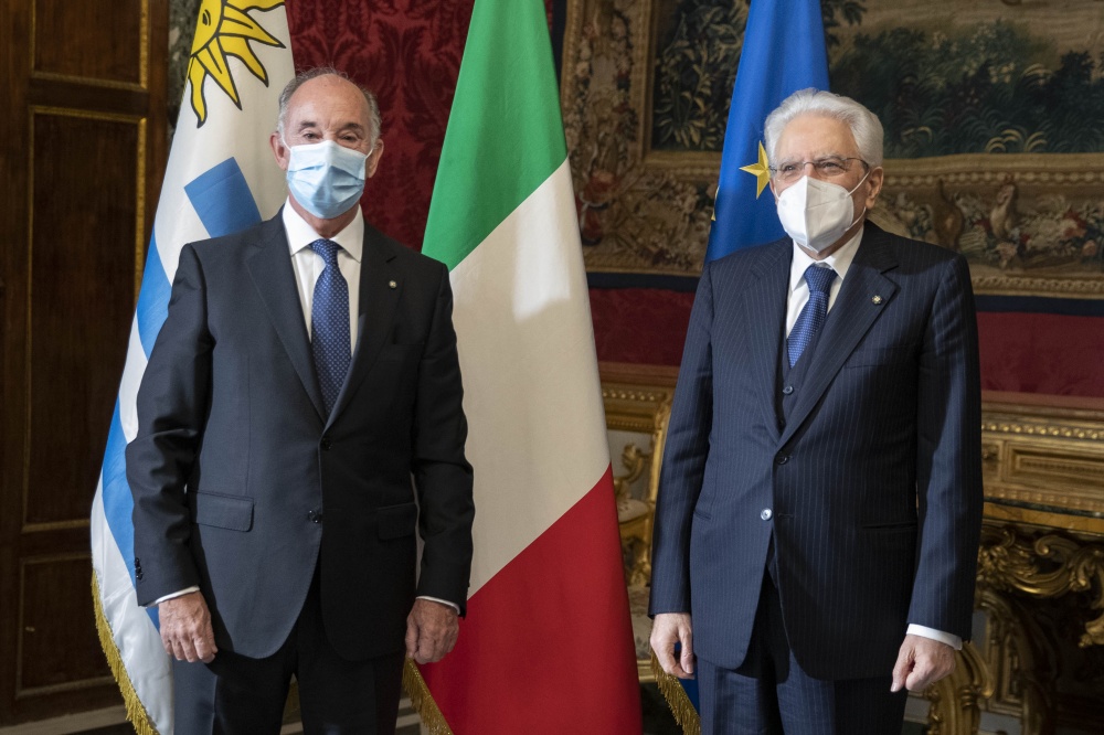 Il Presidente Mattarella con Ricardo Javier Varela Fernandez, nuovo Ambasciatore della Repubblica Orientale dell’Uruguay