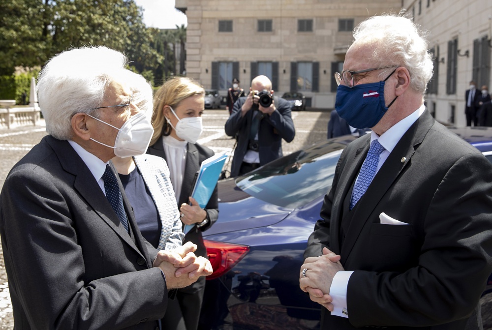 Il presidente Sergio Mattarella accoglie al Quirinale il presidente della Repubblica di Lettonia, Egils Levits