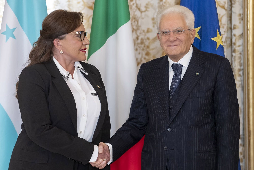 Il presidente Sergio Mattarella con presidente dell'Honduras, Iris Xiomara Castro Sarmiento (Foto Quirinale)