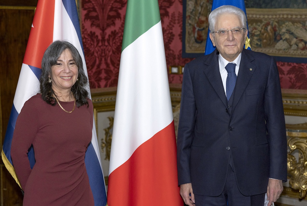 Il presidente Sergio Mattarella con Mirta Aurora Granda Averhoff, nuovo Ambasciatore della Repubblica di Cuba