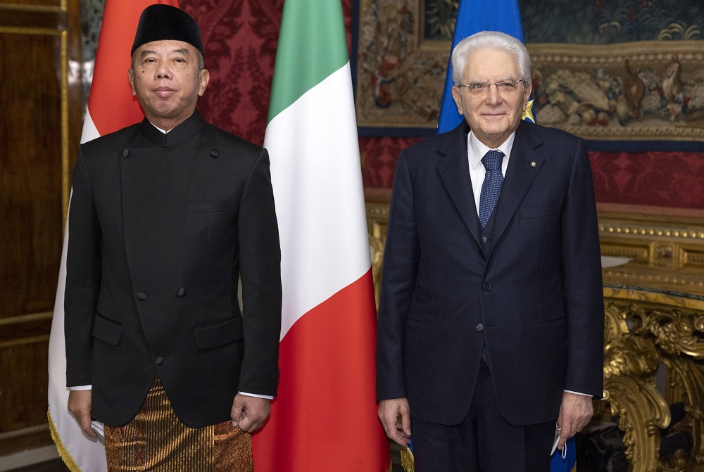 Il presidente Sergio Mattarella con Muhammad Prakosa, nuovo ambasciatore della Repubblica di Indonesia
