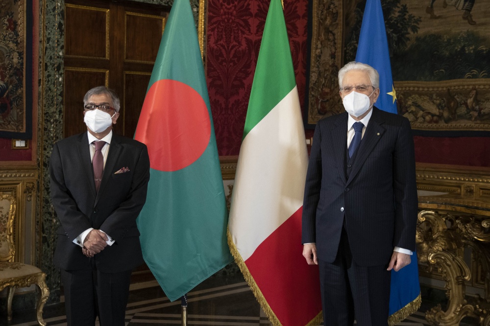 Il Presidente Sergio Mattarella con Shameem Asan, nuovo ambasciatore della Repubblica Popolare del Bangladesh