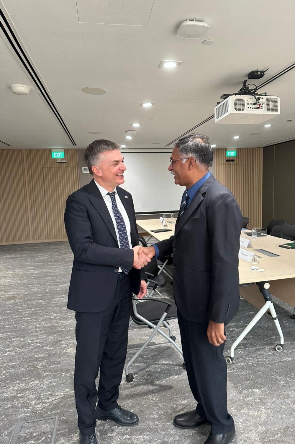 Singapore: viceministro Rixi a Singapore, accordo strategico sui porti