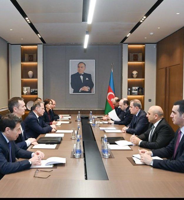 Il viceministro Cirielli a Baku - foto: Ambasciata