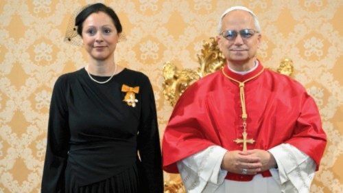 Amb. Despina Poulou Con Papà Leone XIV - foto: Osservatore Romano
