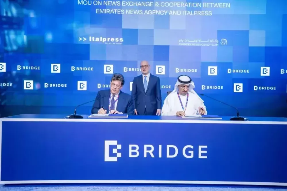 La firma degli accordi - foto: Italpress