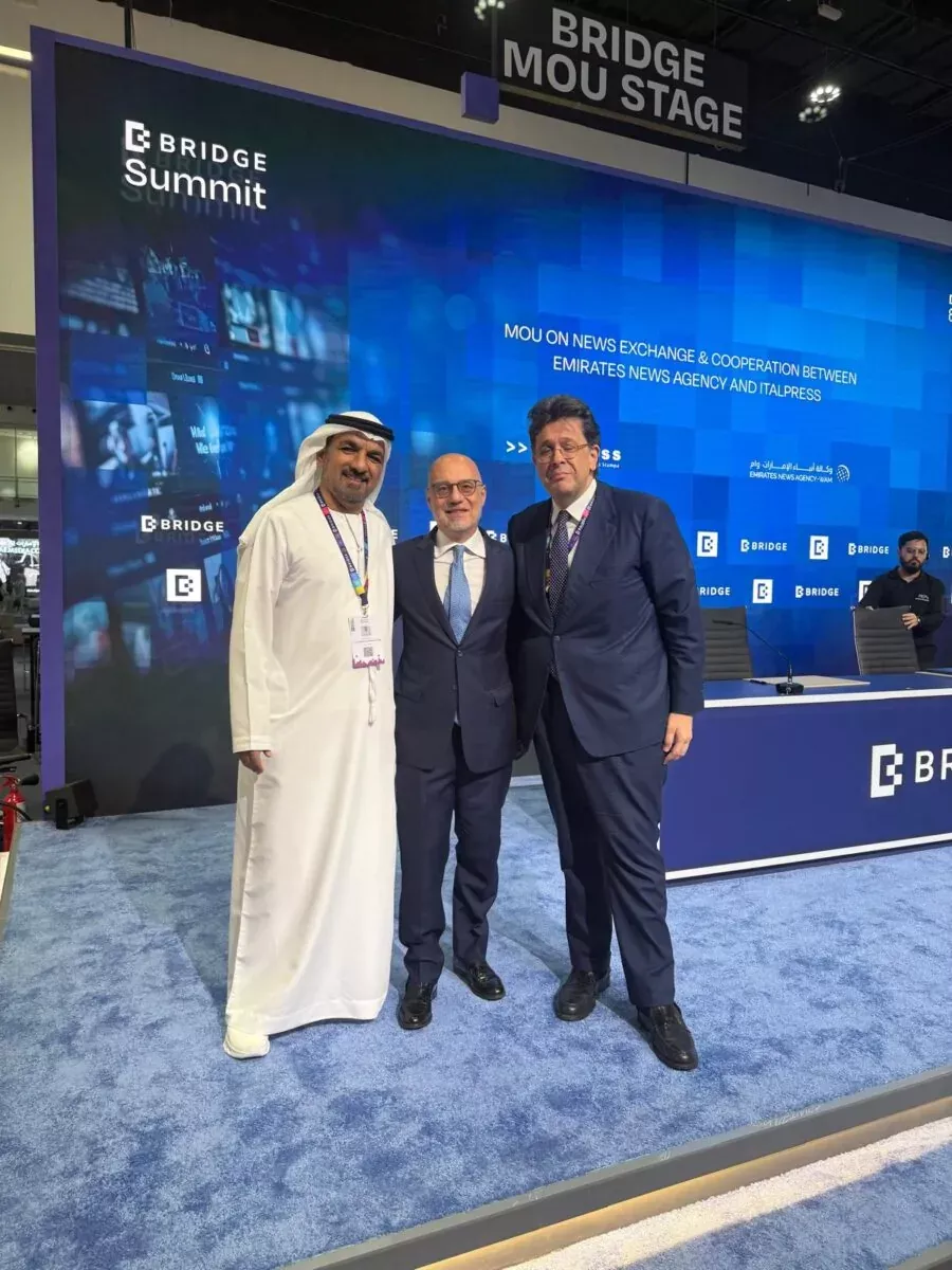 La firma degli accordi - foto: Italpress