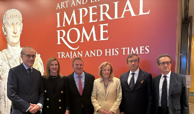 La visita all&rsquo;esposizione su Traiano - Foto: Ambasciata