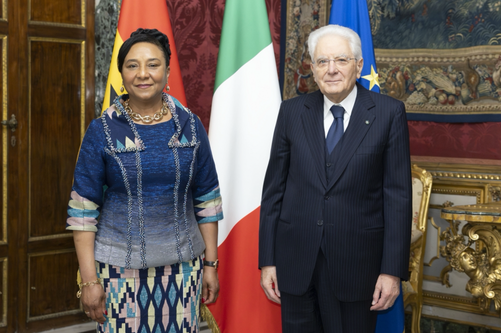 Il presidente Mattarella con Mona-Helen Kabuki Quartey, ambasciatore della Repubblica del Ghana - Foto: Quirinale