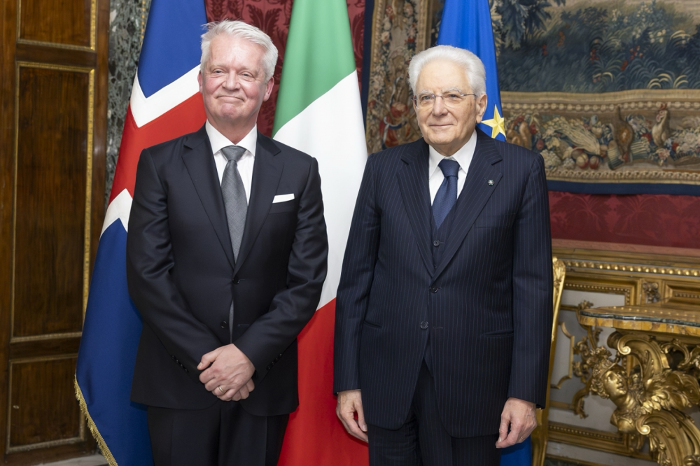Il presidente Mattarella con Gu&eth;mundur &Aacute;rnason, ambasciatore della Repubblica d'Islanda - Foto: Quirinale