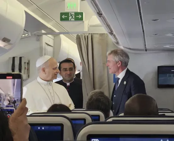 Papa Leone XIV in aereo - Marco Mancini Acistampa