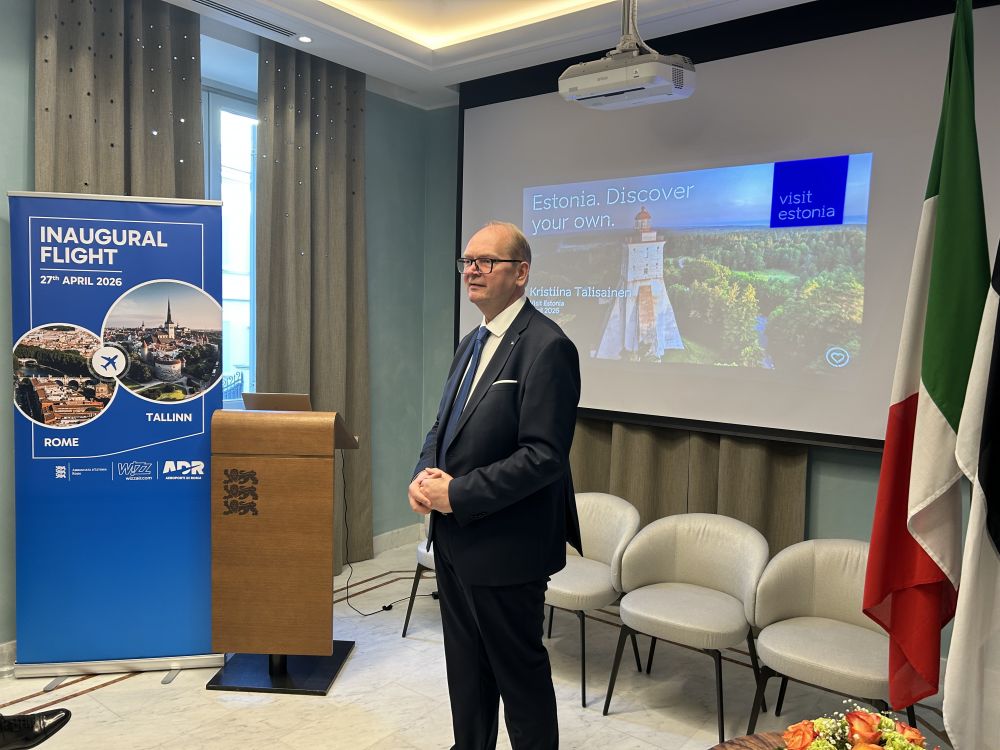 Amb Lauri Bambus presenta in ambasciata il volo Roma-Tallinn - foto: GIORNALE DIPLOMATICO