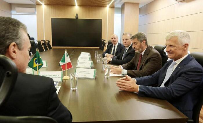 Brasile: amb. Cortese con de Paula, ministro Agricoltura, e Andrea Illy