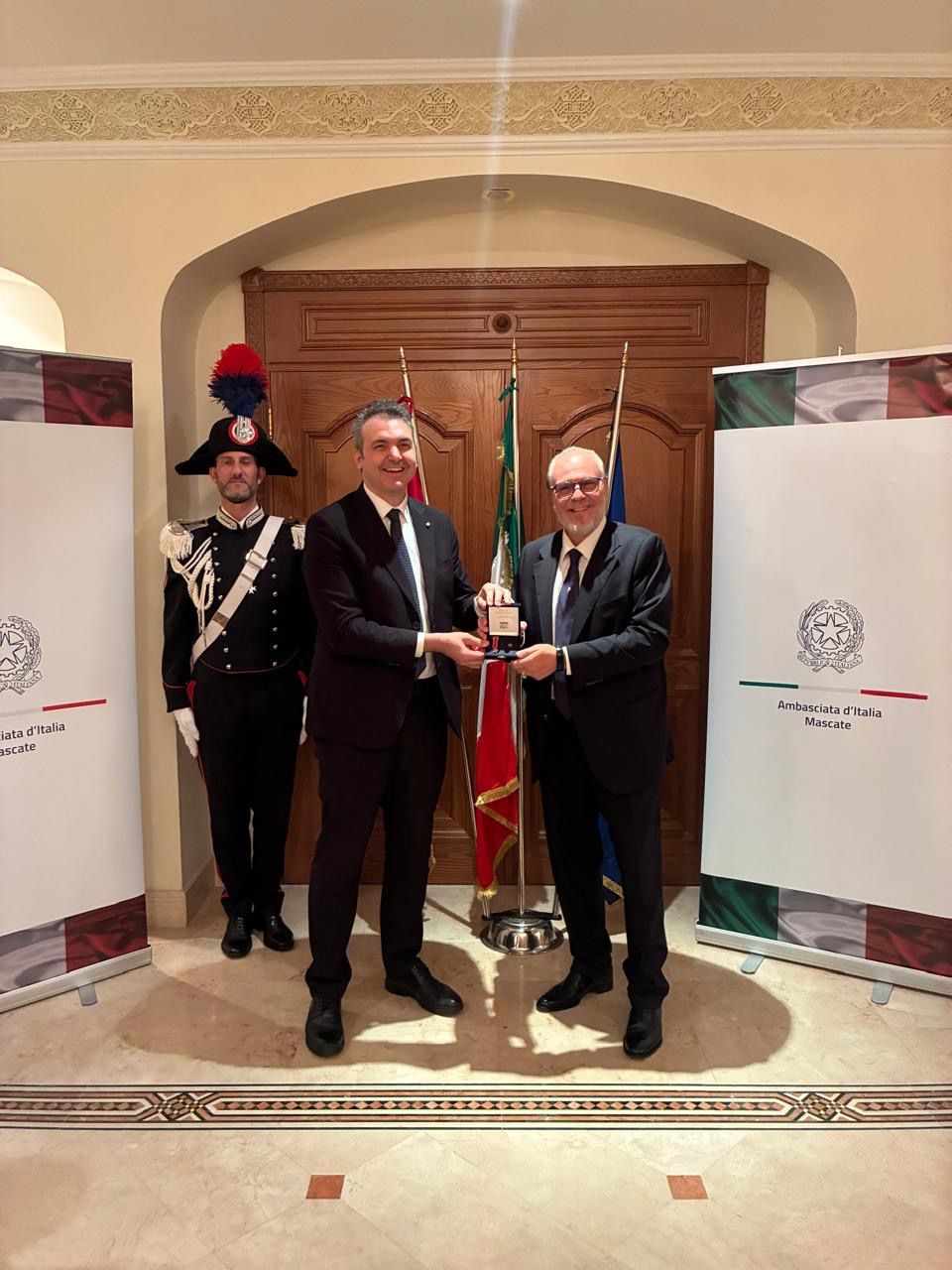 Oman: amb. D&rsquo;Elia consegna Ordine Stella d&rsquo;Italia a Umberto Fanni