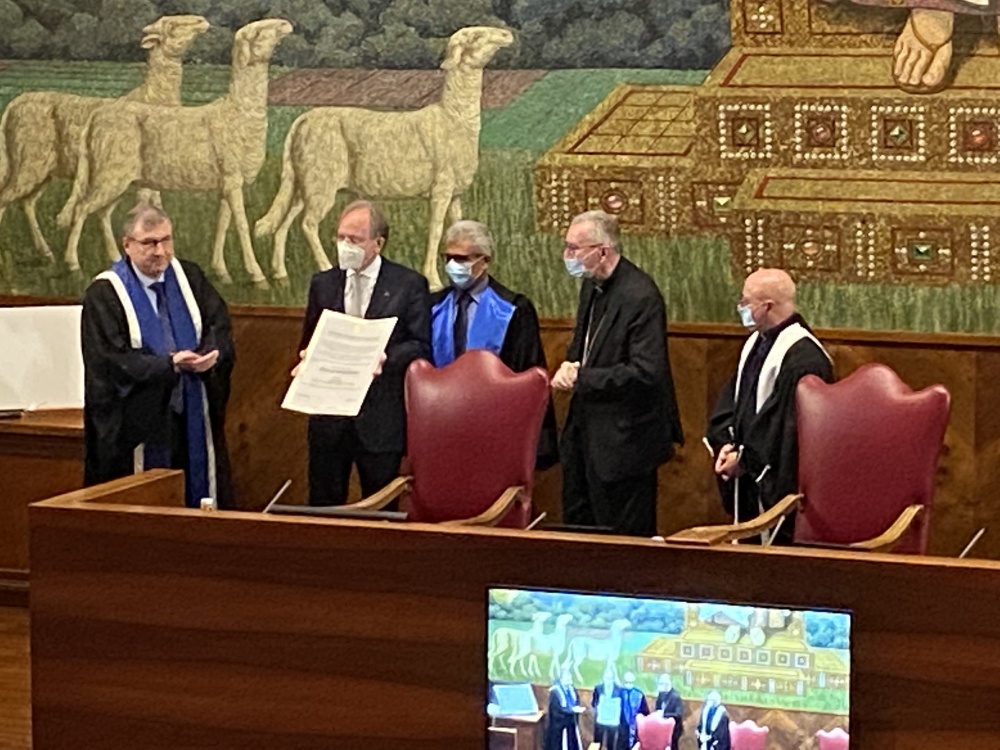 La proclamazione dell'amb.Pietro Sebastiani di Magister in Cooperazione Internazionale della Pontificia Università Lateranense